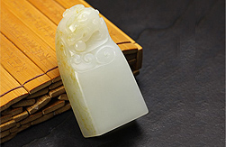 有皮色的和田玉更值錢?