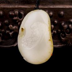 穆宇靜 新疆和田玉紅皮白玉籽玉把件 達摩誦經(jīng) 80克