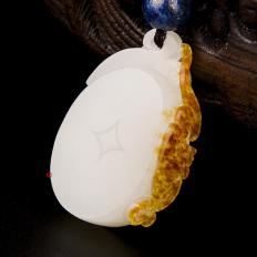 新疆和田玉紅皮白玉籽玉掛件 福在眼前 6克