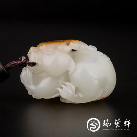 【琢藝軒】新疆和田玉紅沁皮一級白玉籽玉把件 鴻運當頭 53克