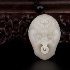 新疆和田玉灑金皮白玉籽玉把件 獸面 68克