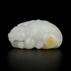 新疆和田玉灑金皮白玉籽玉把件 貔貅 75.3克