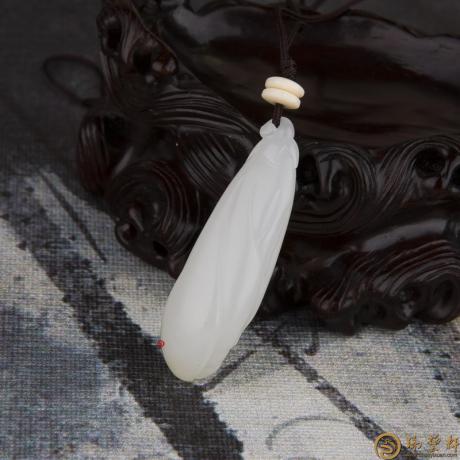 【琢藝軒】新疆和田玉黃皮一級白玉籽玉掛件 蘭花 9克