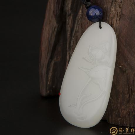 【琢藝軒】新疆和田玉白皮一級白玉籽玉玉牌 荷花 23.8克