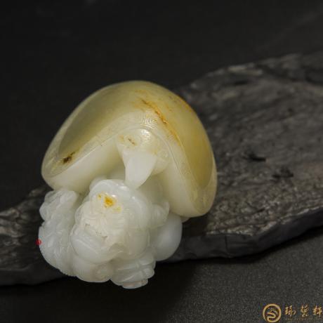 【琢藝軒】新疆和田玉黃皮白玉籽玉 把件 玄武 131克