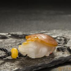 新疆和田玉紅皮白玉籽玉掛件 龍龜 20克