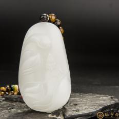 穆宇靜 新疆和田玉灑金皮羊脂白玉籽玉把件 一花一世界 99.2克