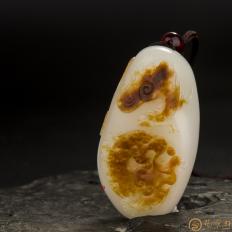 穆宇靜 新疆和田玉紅皮一級白玉籽玉掛件 府上有龍（獨籽） 55克
