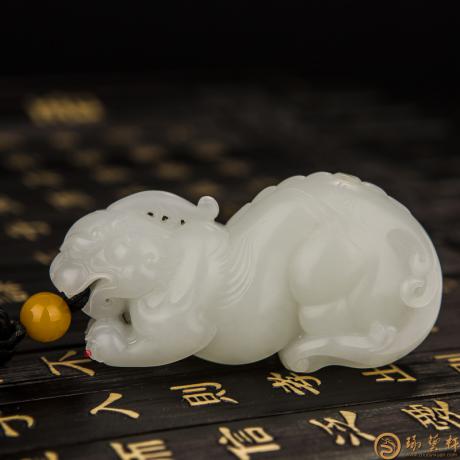 【琢藝軒】新疆和田灑金皮白玉籽玉把件 貔貅 58克