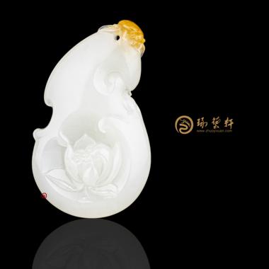 新疆和田黃沁皮一級(jí)白籽玉掛件 靜 10.4克