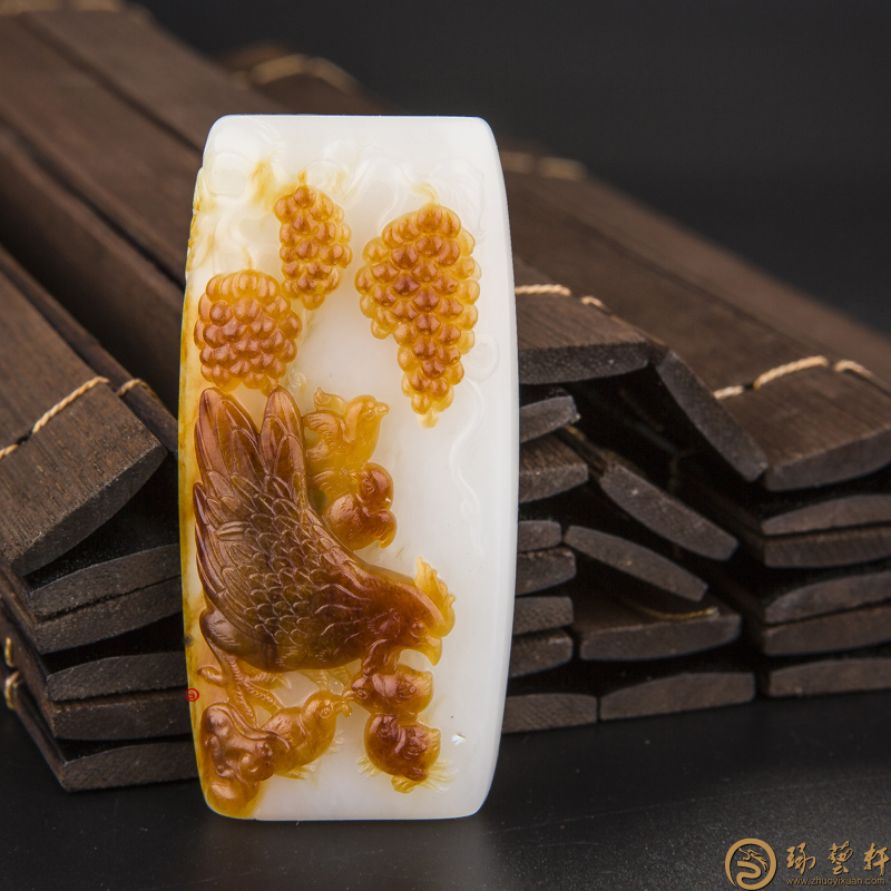 有皮色的和田玉更值錢?
