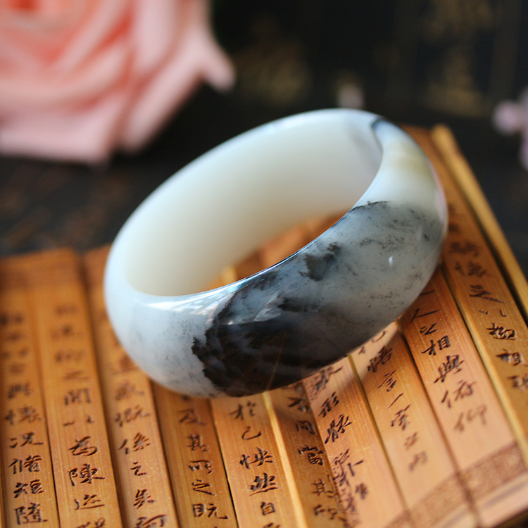 各產(chǎn)地的黑色系和田玉價(jià)值